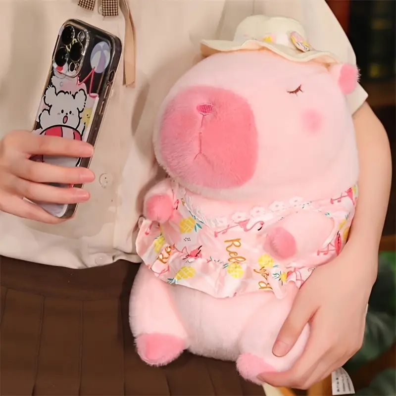 Peluche de Capibara Rosa con Vestido