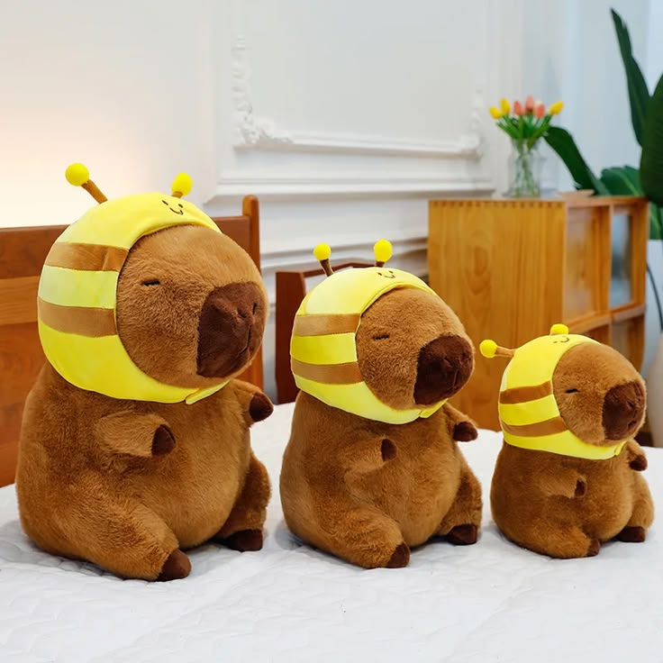 Peluche de Capibara con Capucha de Abeja