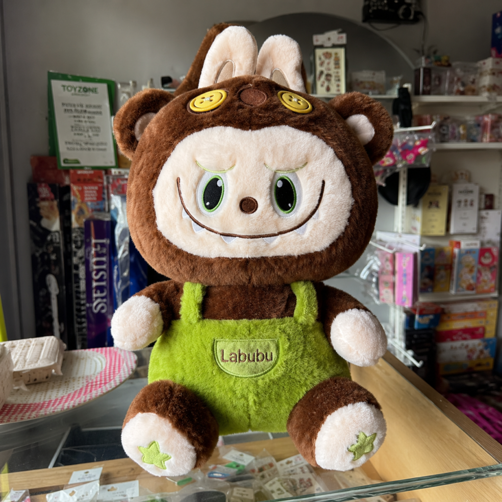 Peluche Labubu Chocolate con Overol Verde