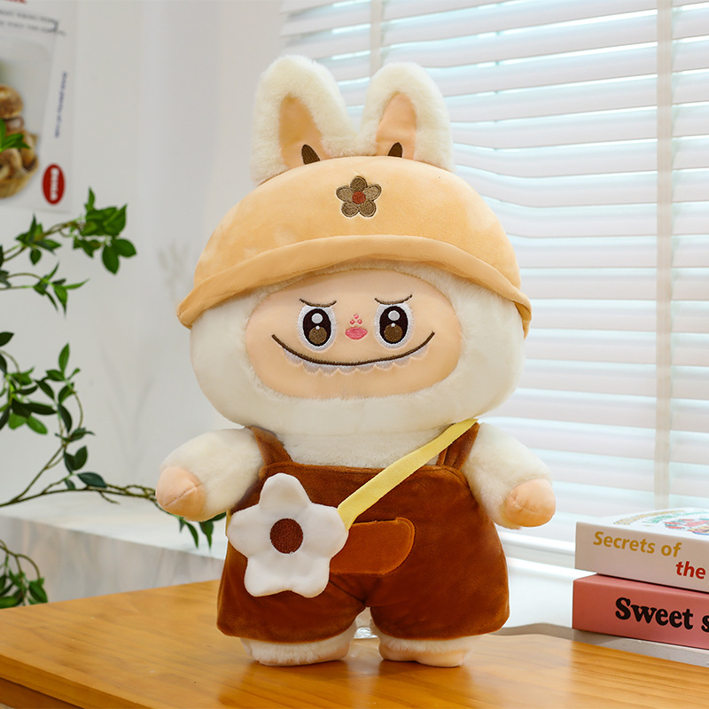 Peluche Labubu con Overol y Sombrero