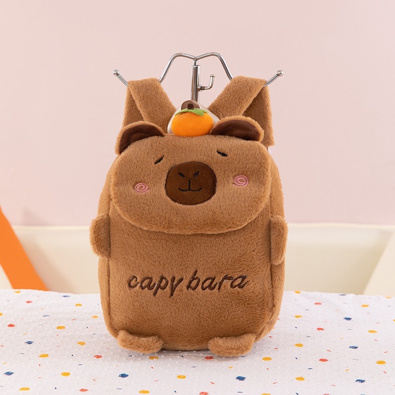 Mochilita de Peluche de Capibara Tímido