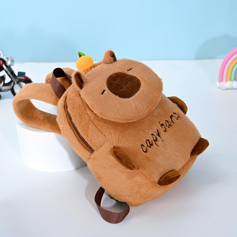 Mochilita de Peluche de Capibara Tímido